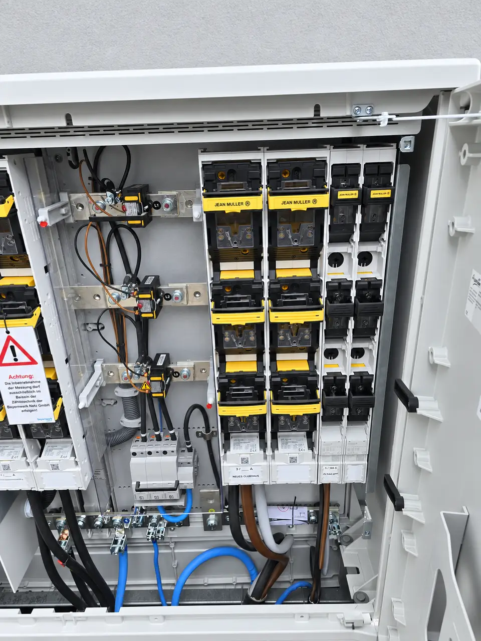 Netzanschlussschrank im Detail aus dem Projektbestand von E-PN