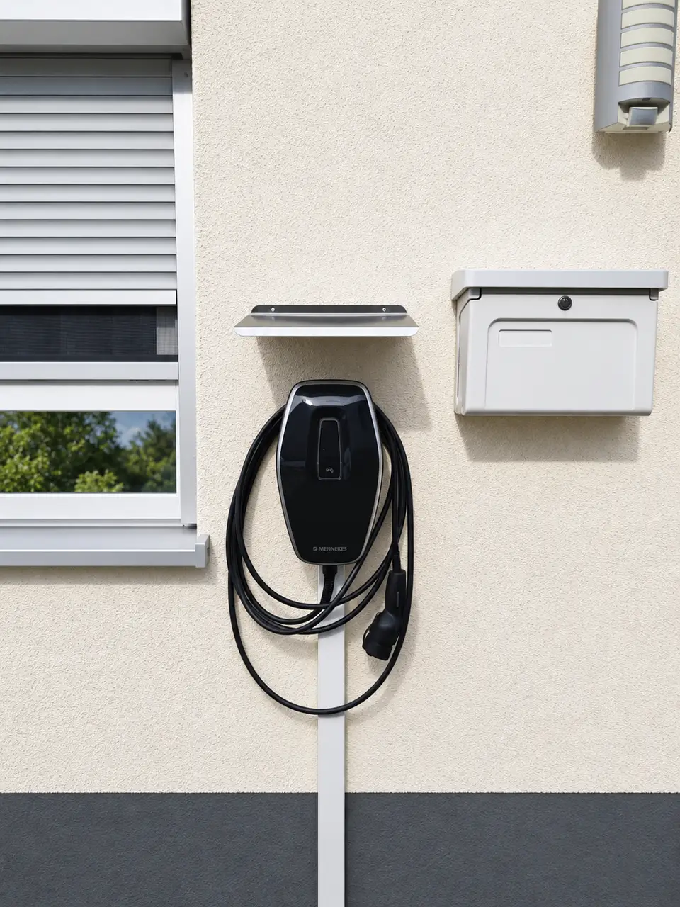 Wallbox mit Schutzdach aus dem Projektbestand von E-PN