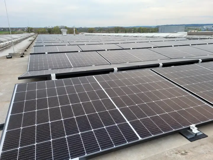 Photovoltaikanlage auf einem Gewerbedach