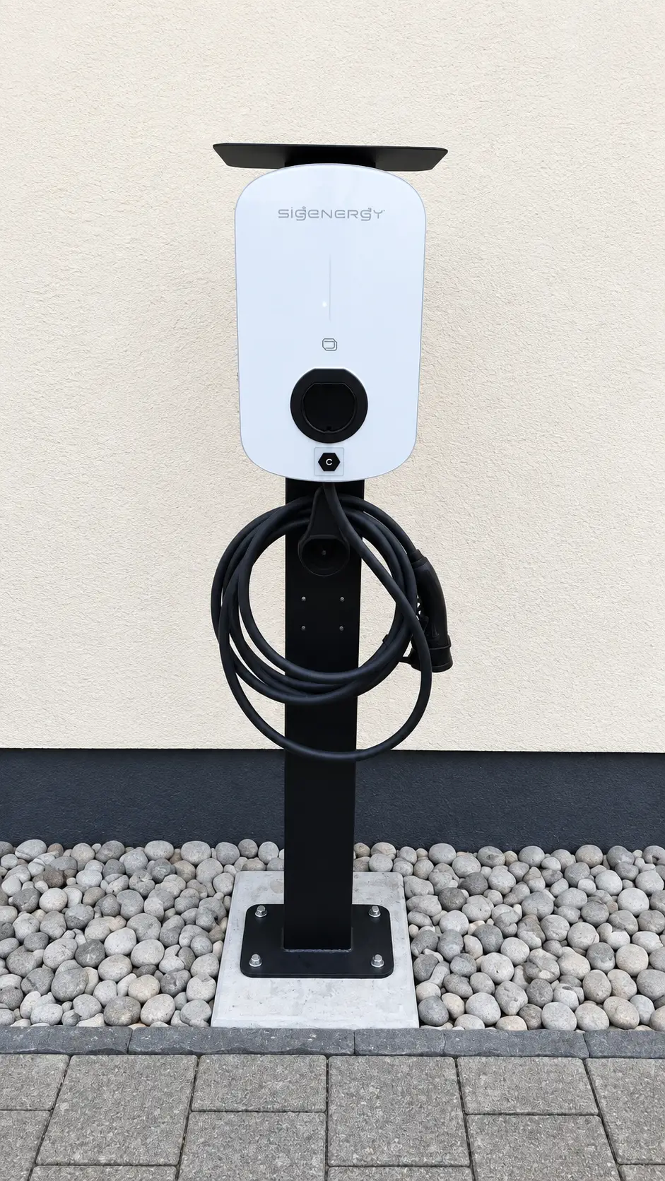 Wallbox auf Standfuß aus dem Projektbestand von E-PN