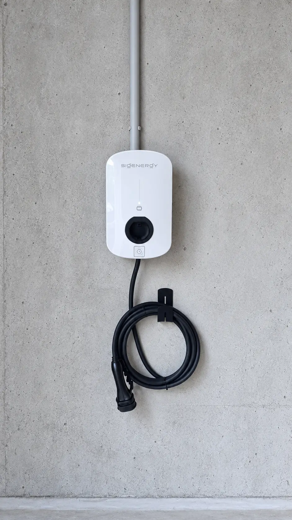 Wallbox an Betonwand aus dem Projektbestand von E-PN