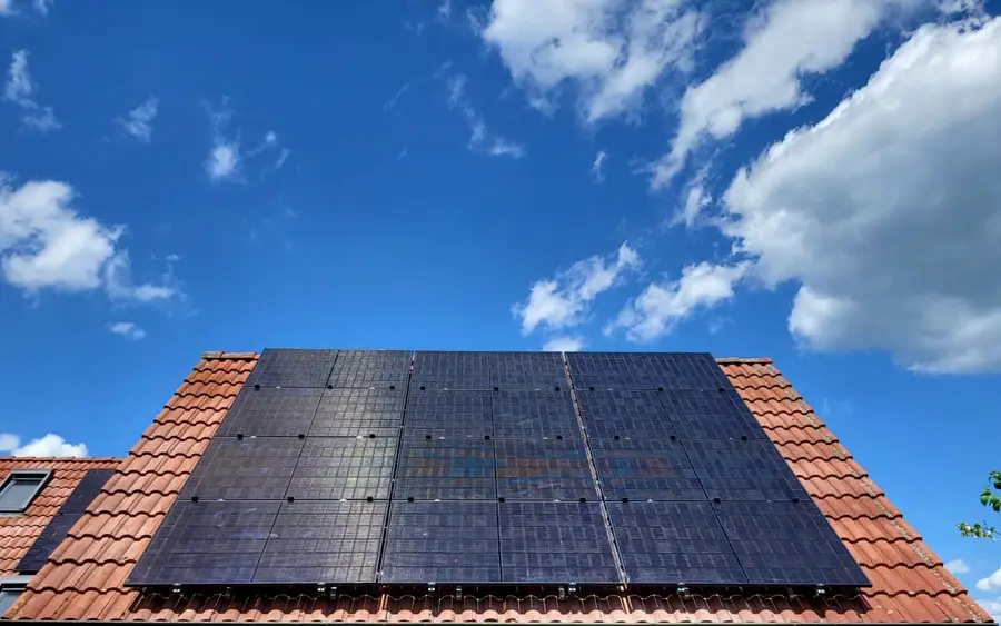 Von E-PN realisierte Photovoltaikanlage mit Schneebremse
