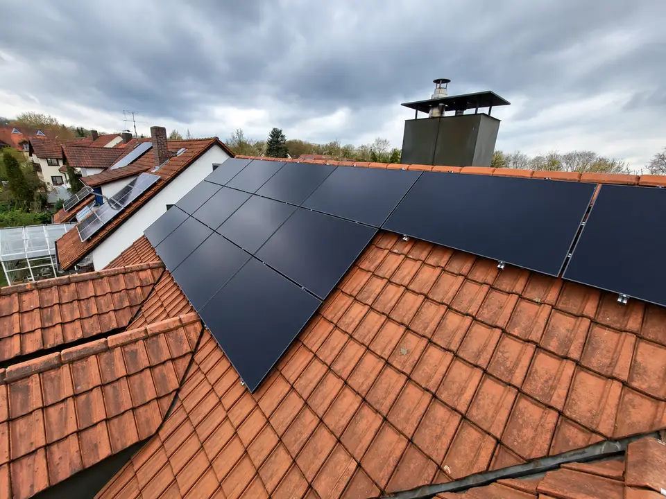 Von E-PN realisierte pv auf mehreren dachflächen