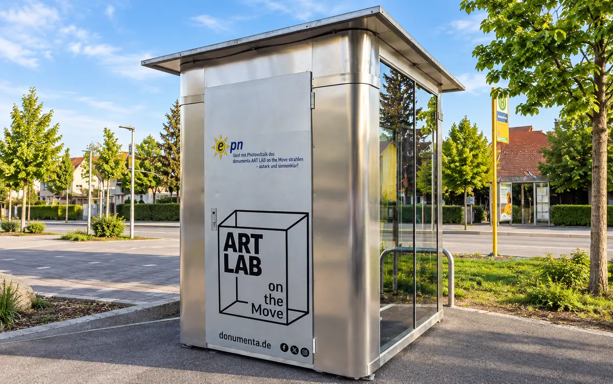 Mobiles ART LAB on the Move der donumenta mit Hinweis auf die solare Versorgung durch E-PN