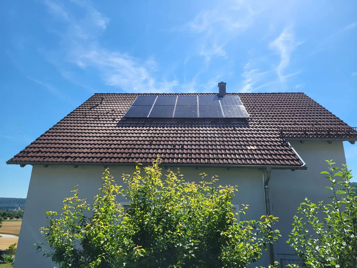 Photovoltaikmodule auf dem Ziegeldach in Töging bei Dietfurt