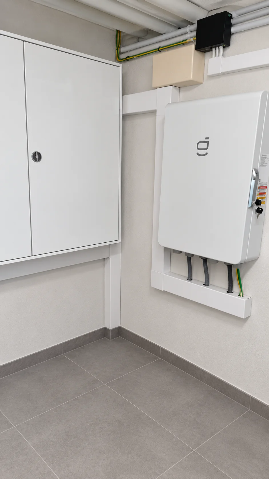Sigenergy Gateway neben der Elektroverteilung eines E-PN Kundenprojekts in Regensburg