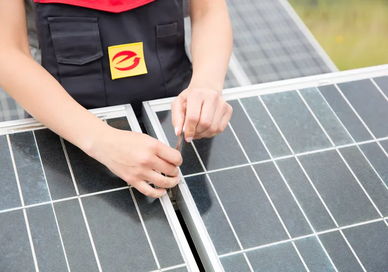 Praxisnahe Demonstration an Photovoltaikmodulen